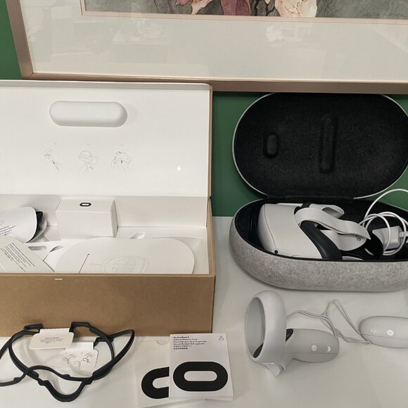 Facebook/Meta Tech and Swag Bundle - Picture 2 of 6